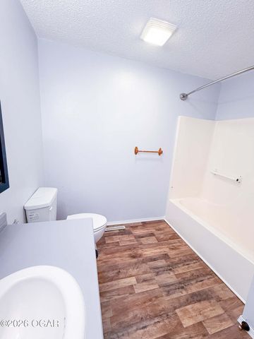 1422 W Macon Street, Carthage, MO 64836