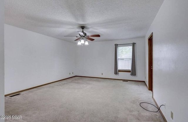 1422 W Macon Street, Carthage, MO 64836