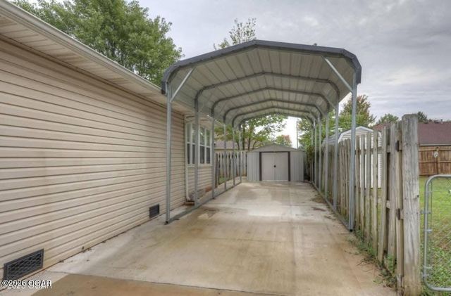 1422 W Macon Street, Carthage, MO 64836