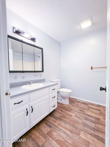 1422 W Macon Street, Carthage, MO 64836