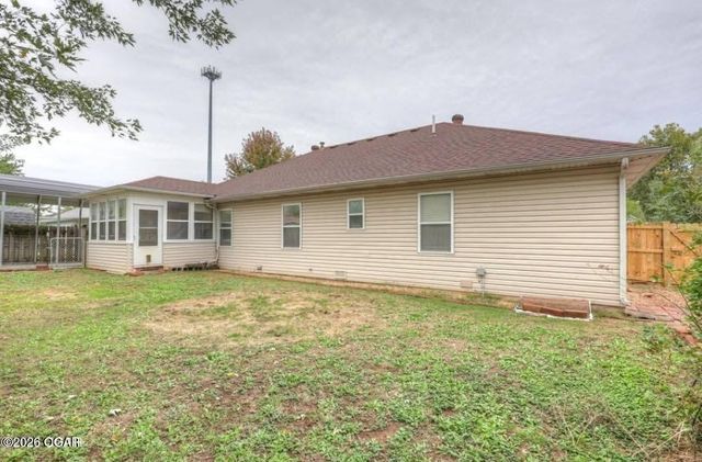 1422 W Macon Street, Carthage, MO 64836