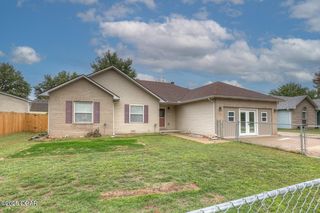 1422 W Macon Street, Carthage, MO 64836