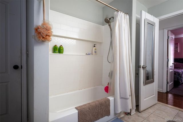 1750 E Woodruff Avenue, Hazel Park, MI 48030