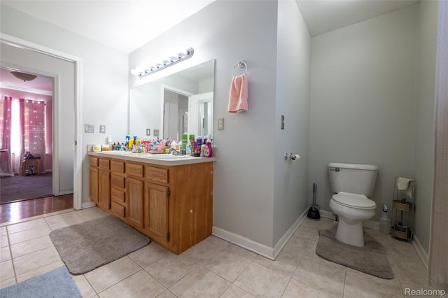 1750 E Woodruff Avenue, Hazel Park, MI 48030