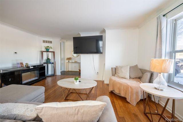 1750 E Woodruff Avenue, Hazel Park, MI 48030