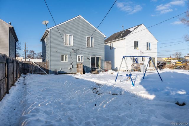 1750 E Woodruff Avenue, Hazel Park, MI 48030