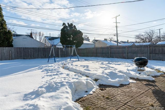 1750 E Woodruff Avenue, Hazel Park, MI 48030