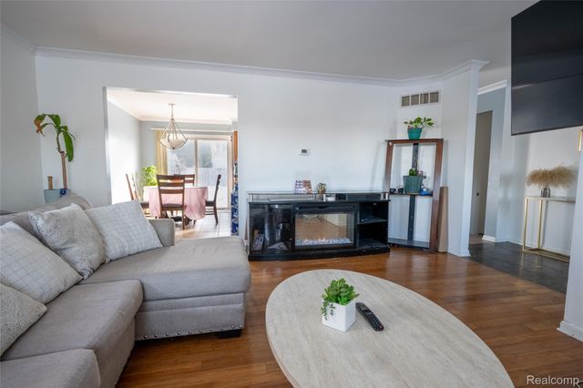 1750 E Woodruff Avenue, Hazel Park, MI 48030