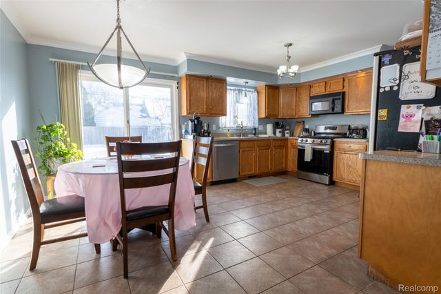 1750 E Woodruff Avenue, Hazel Park, MI 48030