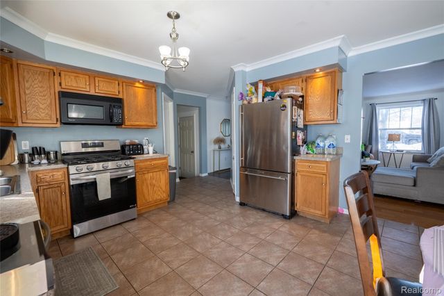 1750 E Woodruff Avenue, Hazel Park, MI 48030