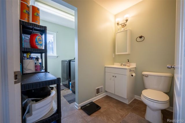 1750 E Woodruff Avenue, Hazel Park, MI 48030