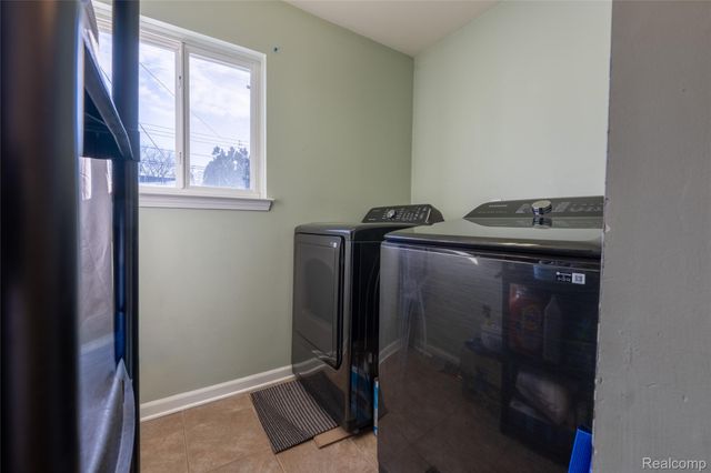 1750 E Woodruff Avenue, Hazel Park, MI 48030