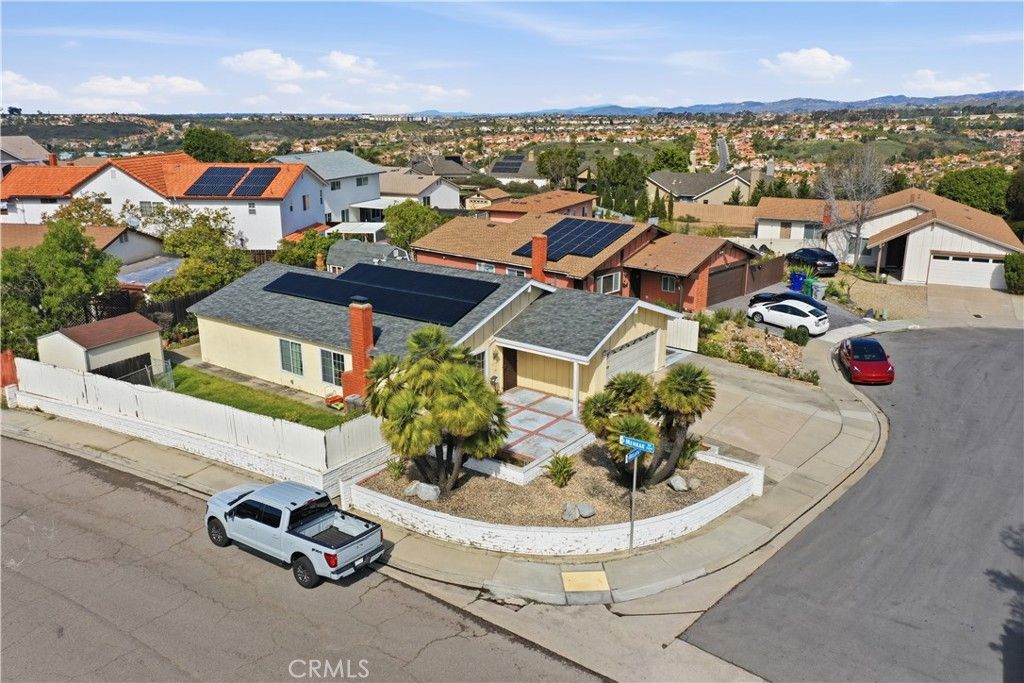 Image 2 of property listing at 11476 Bellatrix Court, San Diego, CA 92126