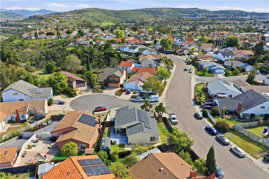 Image 7 of property listing at 11476 Bellatrix Court, San Diego, CA 92126