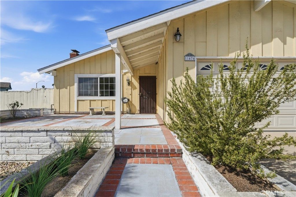 Image 8 of property listing at 11476 Bellatrix Court, San Diego, CA 92126