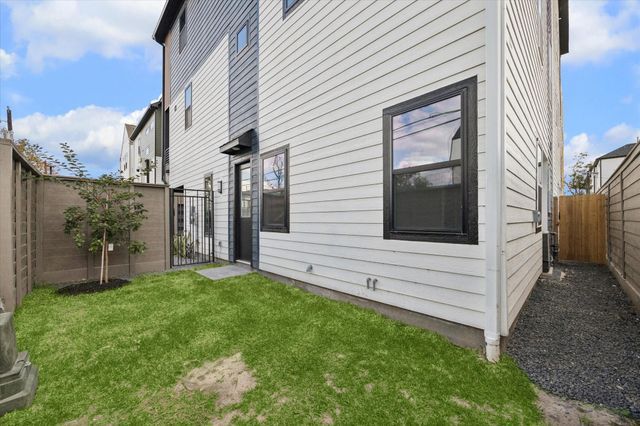 817 Thornton Road G, Houston, TX 77018