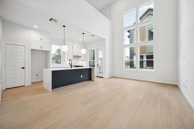 817 Thornton Road G, Houston, TX 77018