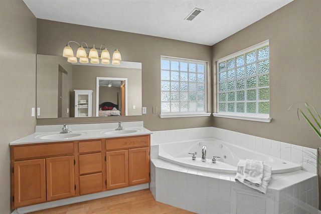 10719 Wood Ridge Drive, Zeeland, MI 49464