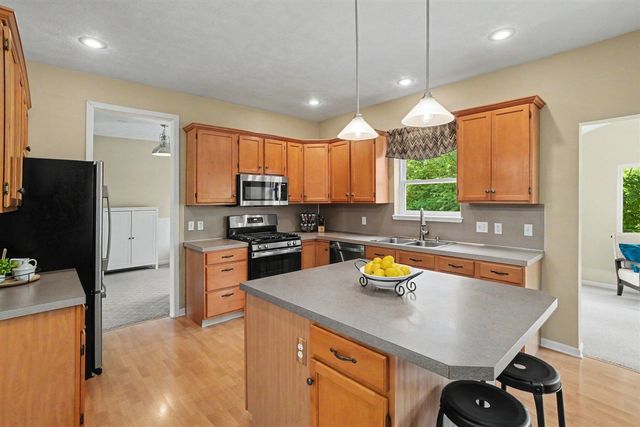 10719 Wood Ridge Drive, Zeeland, MI 49464