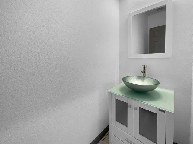 145 Birdie Drive, Hempstead, TX 77445