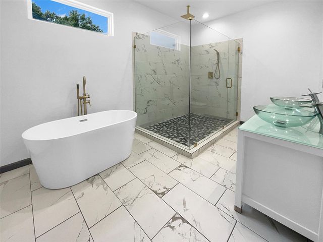 145 Birdie Drive, Hempstead, TX 77445