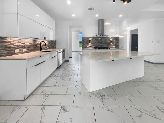 145 Birdie Drive, Hempstead, TX 77445