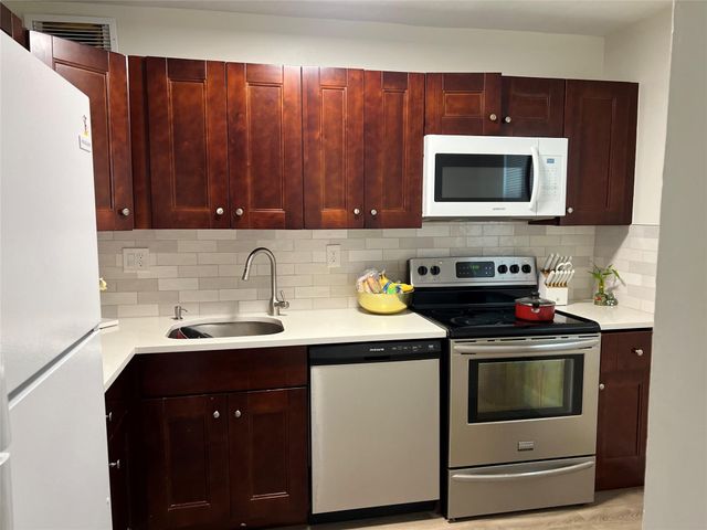 1061 NW 45th Street 8, Pompano Beach, FL 33064