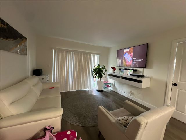 1061 NW 45th Street 8, Pompano Beach, FL 33064