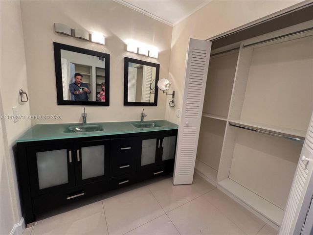 3731 N Country Club Dr 1424, Aventura, FL 33180