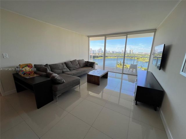 3731 N Country Club Dr 1424, Aventura, FL 33180