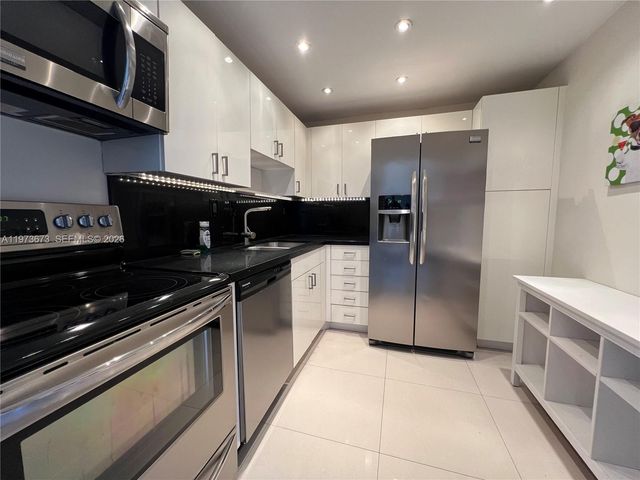 3731 N Country Club Dr 1424, Aventura, FL 33180