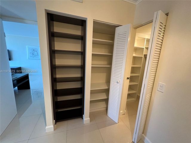 3731 N Country Club Dr 1424, Aventura, FL 33180