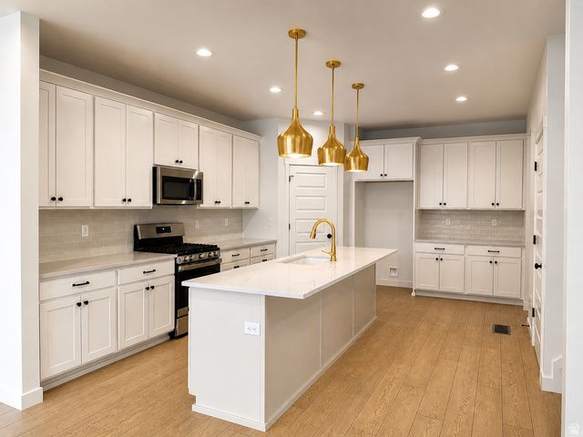 7027 W LAKE AVE, South Jordan, UT 84009