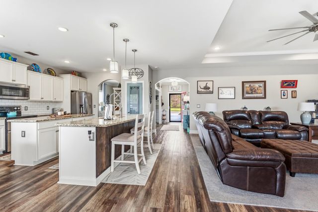 1111 Maccoa Dr., Conway, SC 29526