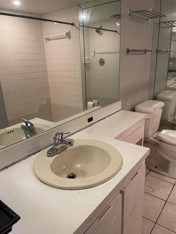 3083 N Oakland Forest Drive 308, Oakland Park, FL 33309