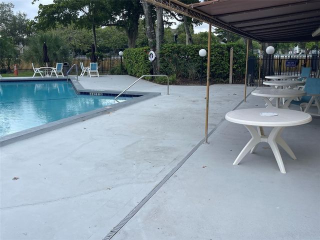 3083 N Oakland Forest Drive 308, Oakland Park, FL 33309