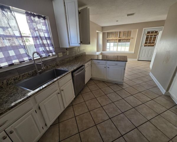 2611 Potomac Drive, League City, TX 77573