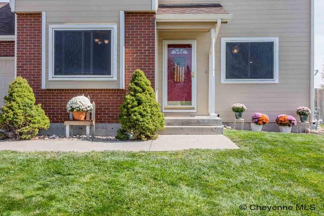 6021 BLUE BLUFF, Cheyenne, WY 82009