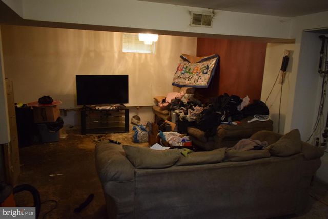 6704 HASTINGS DR, Capitol Heights, MD 20743