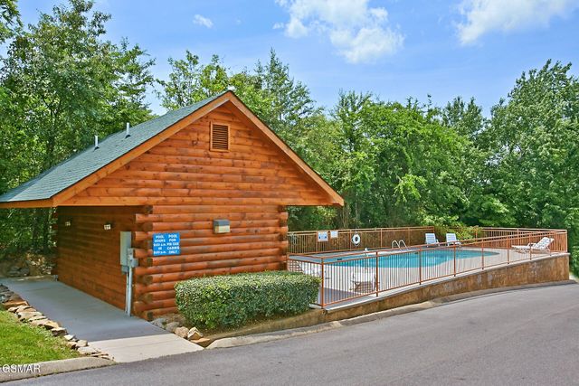 260 Moose Ridge Way, Pigeon Forge, TN 37863
