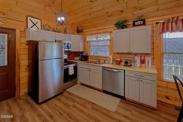 260 Moose Ridge Way, Pigeon Forge, TN 37863