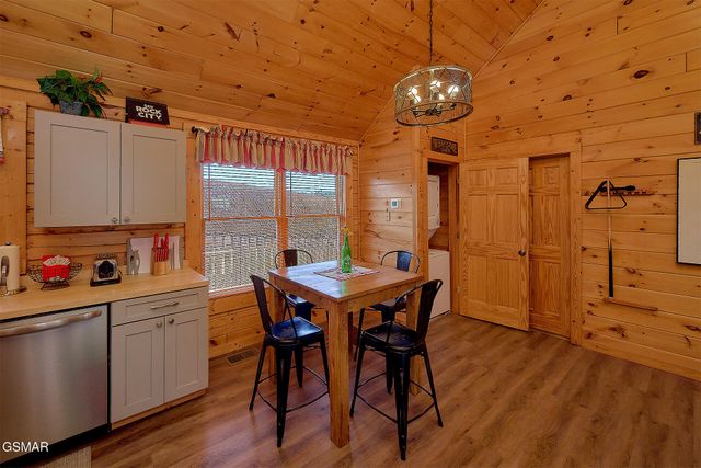 260 Moose Ridge Way, Pigeon Forge, TN 37863