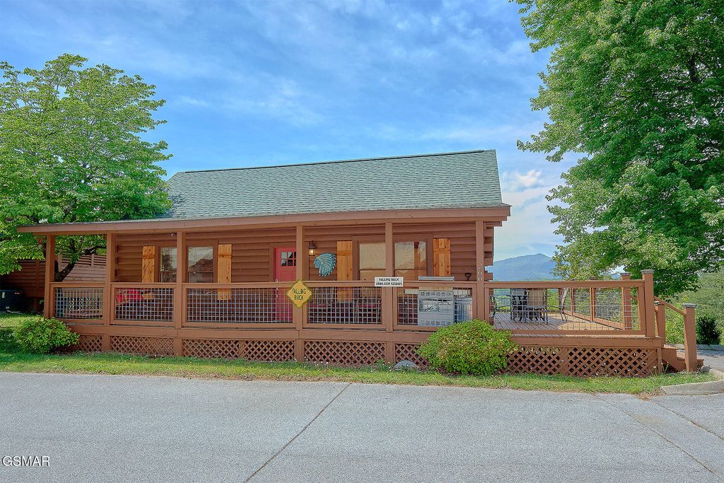 260 Moose Ridge Way, Pigeon Forge, TN 37863