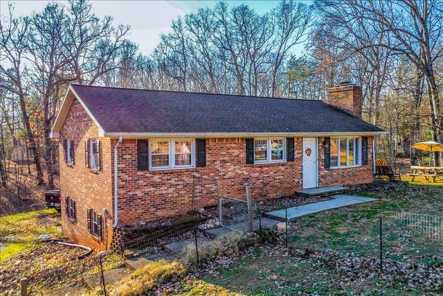 2835 Edwardsville RD, Hardy, VA 24101