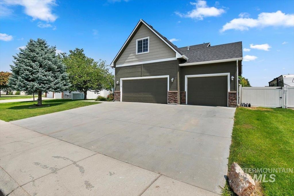 1716 S Oakley, Nampa, ID 83686 photo 2