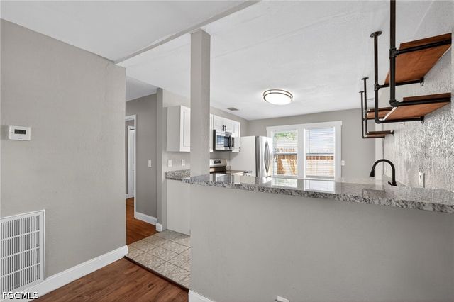 3250 Prescott ST N, St Petersburg, FL 33713