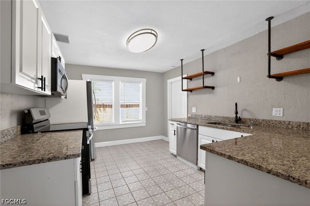 3250 Prescott ST N, St Petersburg, FL 33713