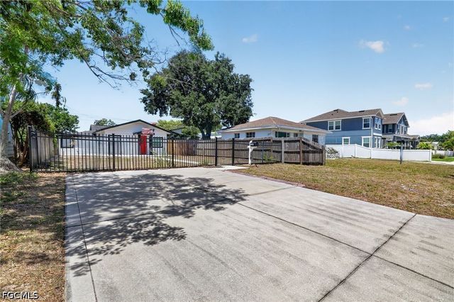 3250 Prescott ST N, St Petersburg, FL 33713