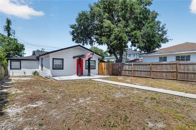 3250 Prescott ST N, St Petersburg, FL 33713