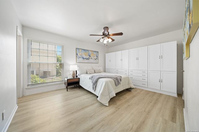 8702 Village Dr Apt 406, San Antonio, TX 78217